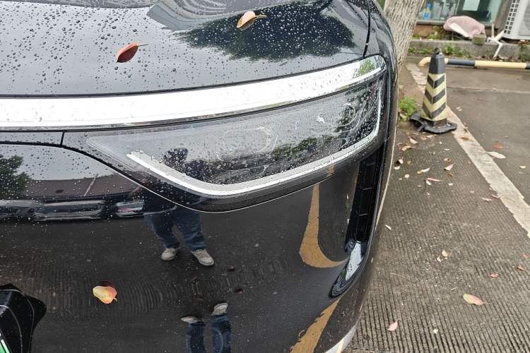 Used Hima AITO M8 2025 Extended-Range Ultra Version 53.4 kWh 5-Seater Edition Left Front Headlight