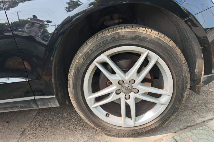 Used Audi Q5 2017 40 TFSI Comfort Model Right Front Wheel Hub