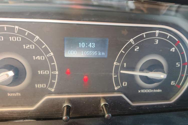 Used SAIC MAXUS Xintu V80 2018 2.5T 6-Speed Manual Aoyuntong Short Wheelbase Mid-Height 5-6 Seater