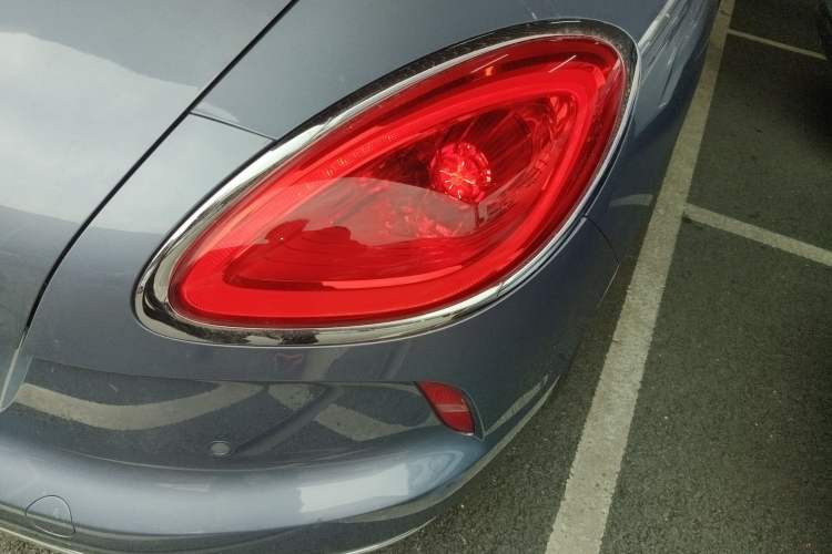 Used ORA Lightning Cat 2022 555 km Luxury Edition
