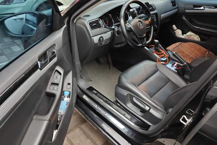 Used Volkswagen Sagitar 2017 180TSI Automatic Luxury Edition Driver Seat