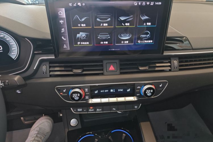 Used Audi A4L 2025 2 Million Units Enjoyment Version 40 TFSI Luxury Dynamic Edition Audio And AC Panel