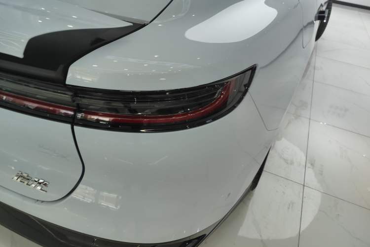 Used VOYAH PASSION 2023 Four-Wheel Drive Flagship Edition Exterior 3