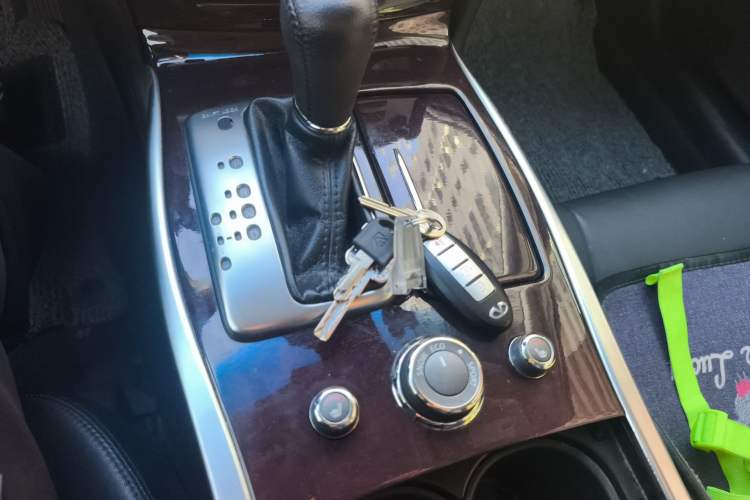 Used Infiniti Q70 2017 Q70L 2.5L Enjoyment Edition Gear Lever