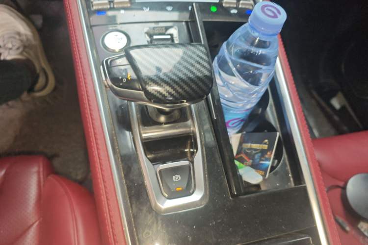 Used CHANGAN CS85 COUPE 2019 1.5T DCT Dynamic Version China VI Standard Gear Lever