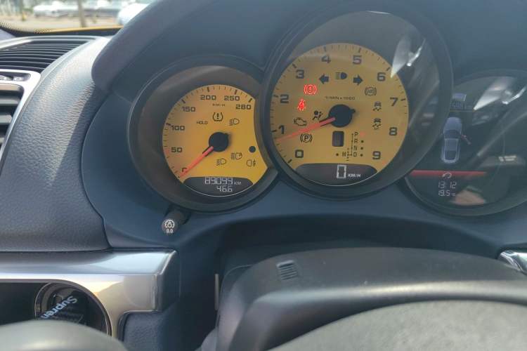 Used Porsche Cayman 2013 Cayman 2.7L Odometer Close Up