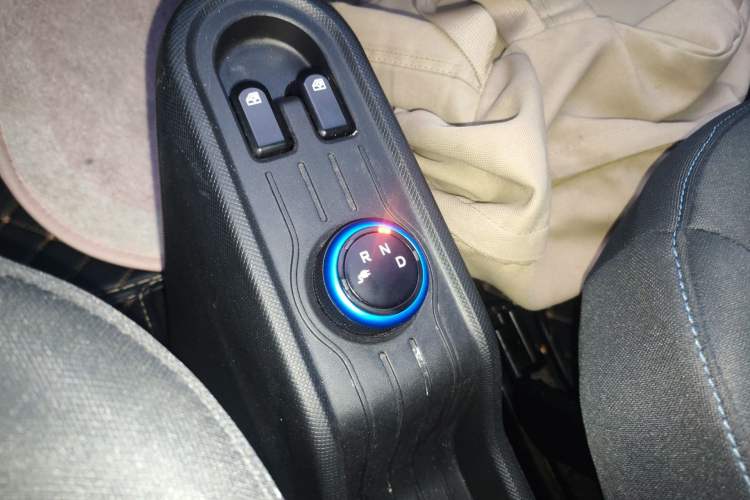 Used Wuling Hongguang MINIEV 2022 Macaron Fashion Model Lithium Iron Phosphate Gear Lever