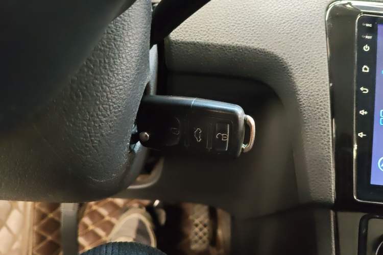 Used Volkswagen Santana 2016 1.6L Automatic Fashion Edition Interior 1