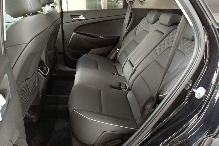 Used Hyundai Tucson 2019 280TGDi Dual-Clutch Two-Wheel Drive Fashion Edition China VI Standard Left Rear Seat