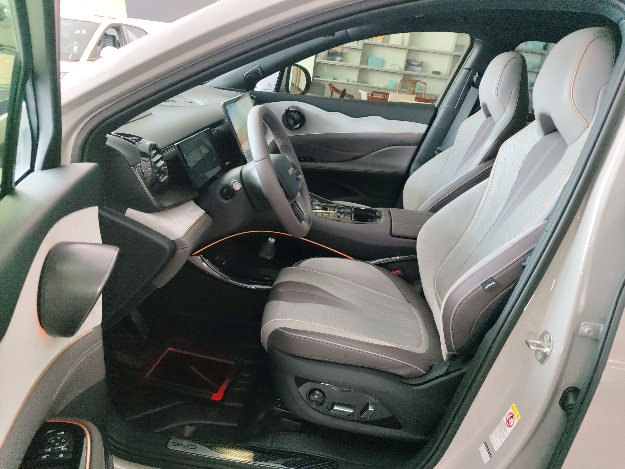 Переднее сиденье в автомобиле