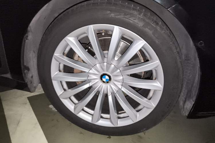 Used BMW 7 Series 2019 730Li Luxury Package Right Front Wheel Hub