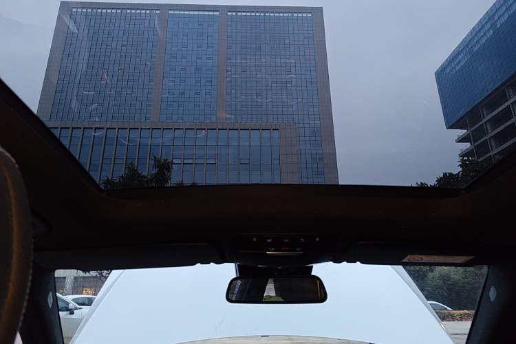 Used Mercedes-Benz GLC 2019 GLC 300 L 4MATIC Dynamic Model
