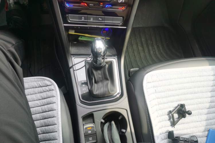 Used Volkswagen Touran 2021 Touran L 280TSI DSG Comfort Edition 7 Seats Gear Lever