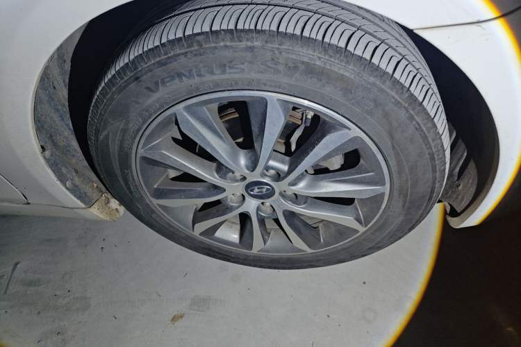 Used Hyundai Sonata 2013 2.4L Automatic Leading Edition China IV Standard Right Front Wheel Hub
