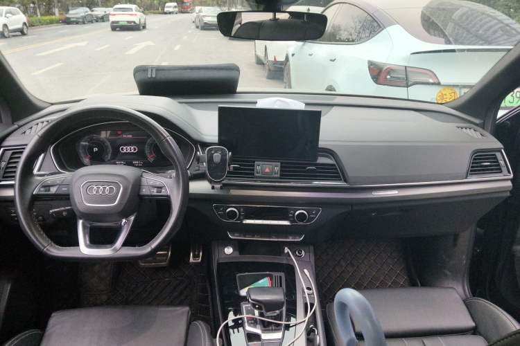 Used Audi Q5L 2023 40T Luxury Dynamic Model Center Console