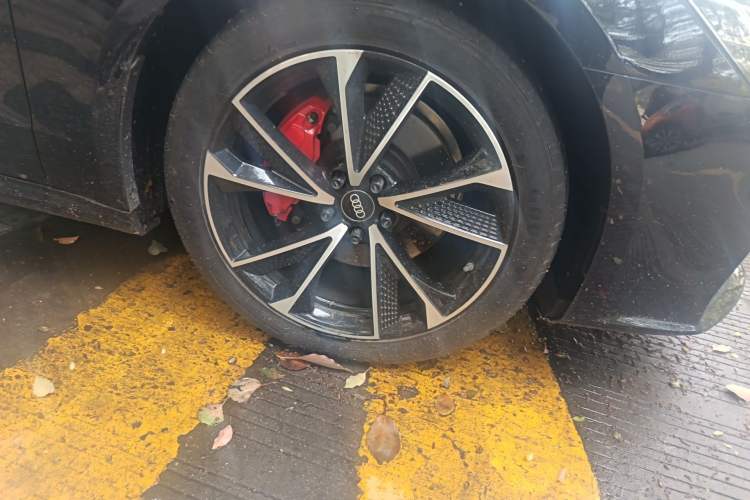 Used Audi A7L 2024 45 TFSI Luxury Edition Right Front Wheel Hub