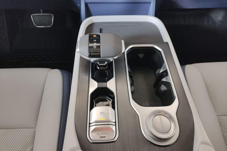 Used Dongfeng Zhengzhou Nissan Z9 GE PHEV 2025 135KM All-Wheel Drive Deluxe Edition