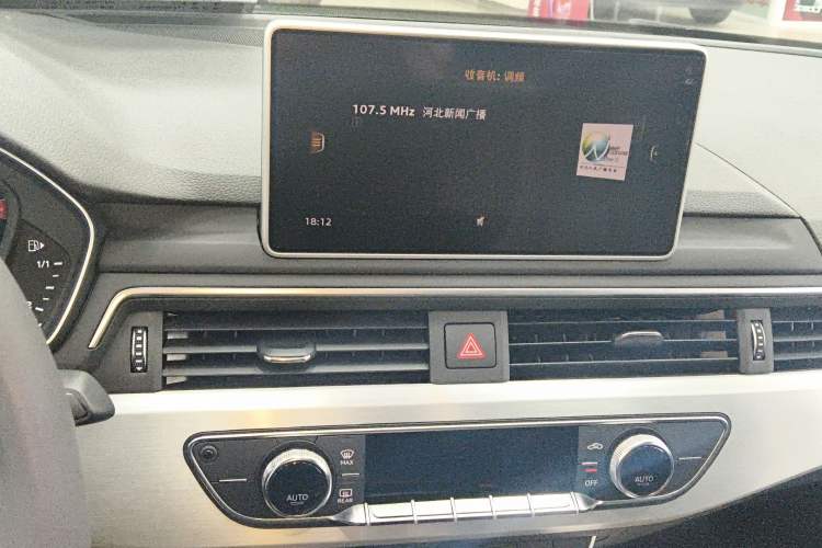 Used Audi A4L 2019 40 TFSI Fashion Edition China VI Emission Standard Audio And AC Panel