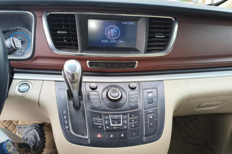 Used Buick GL8 2014 3.0L XT Luxury Business Flagship Edition Audio And AC Panel