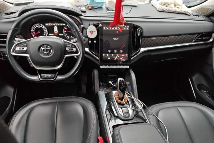 Used Brilliance V7 2018 280T DCT Prestige 5-Seater Center Console