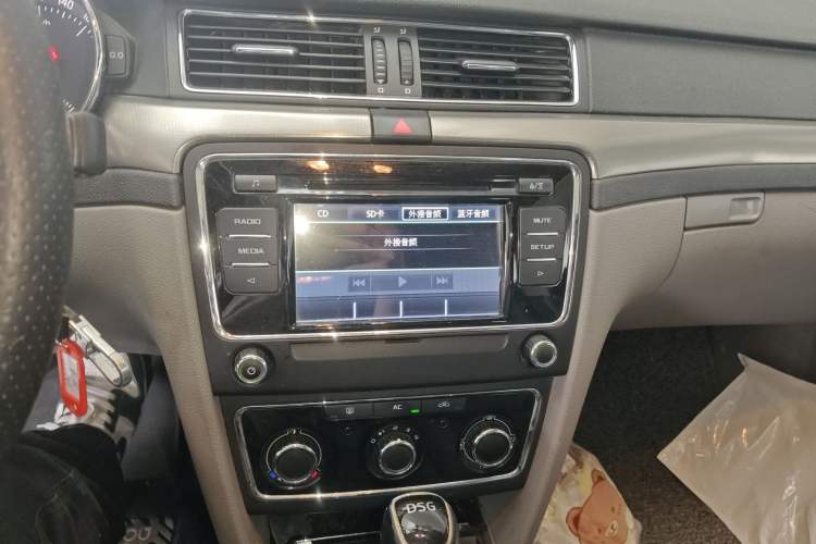 Used Skoda Superb 2013 1.4 TSI DSG Prestige Edition Audio And AC Panel