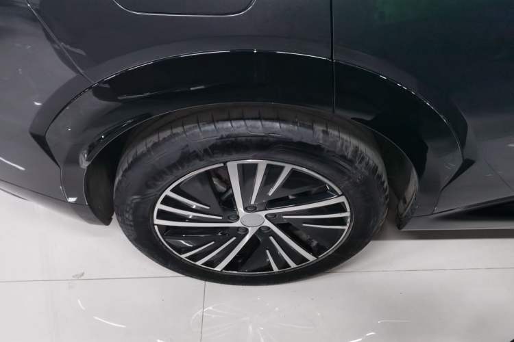 Used Lynk & Co 08 EM-P 2023 120km Long-Range Halo Right Rear Wheel Hub