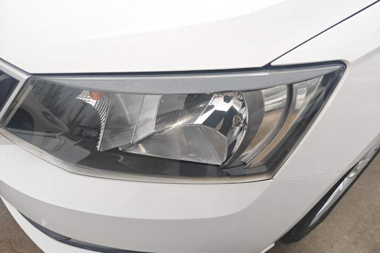 Used Skoda Fabia 2017 1.4L Automatic Car Enjoy Edition
