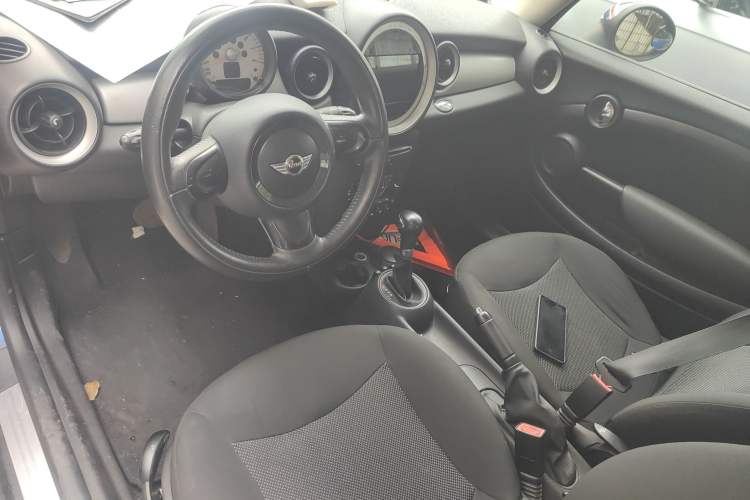 Used MINI 2011 1.6L ONE Center Console