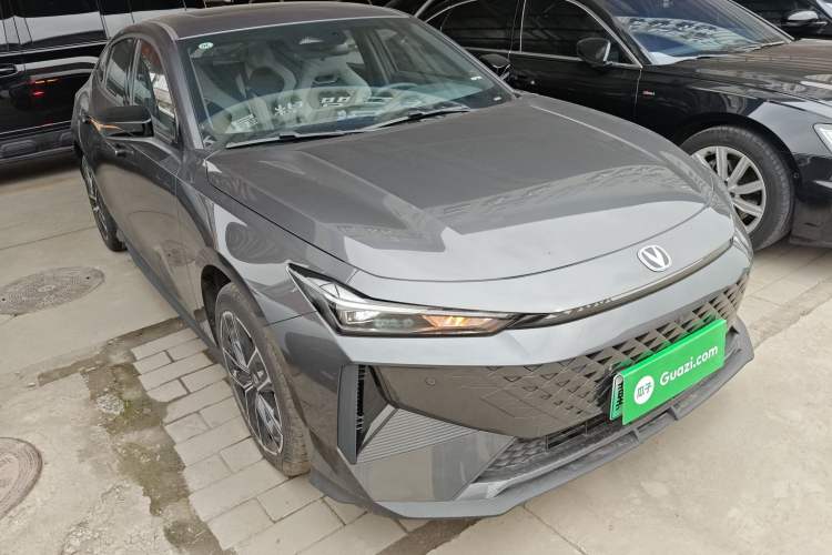 Used CHANGAN UNI-V iDD 2024 Blue Whale Smart Electric iDD 136km ZhiKu Model
