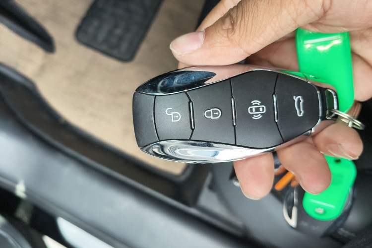 Used Hongqi HS5 2023 2.0T Four-Wheel Drive Flagship Pro Edition Vehicle Key