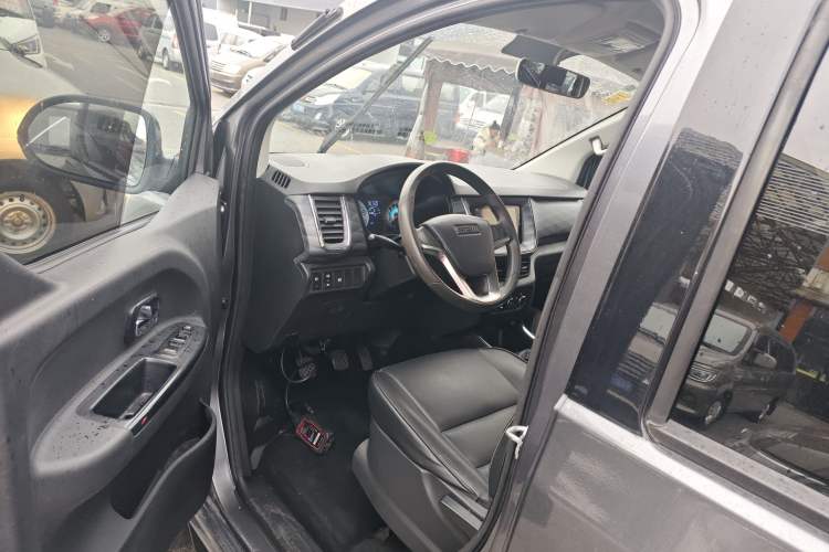 Used Jinbei Gold Hiace 2021 1.5L Passenger Van Travel Lion 6-Seater