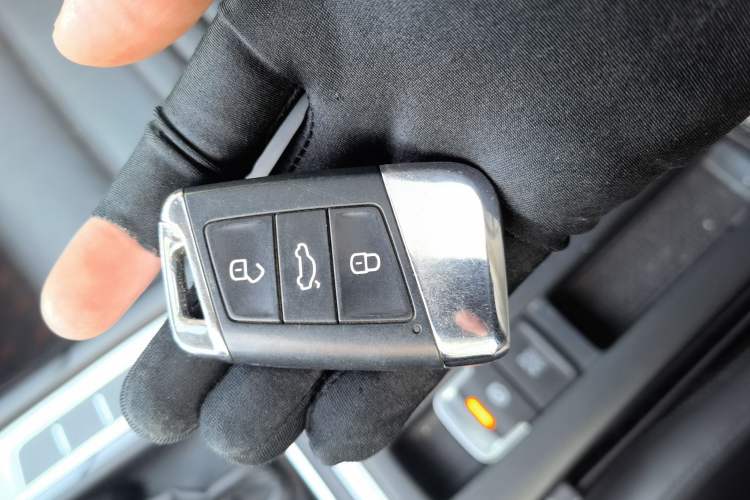 Used Volkswagen Variant 2017 380TSI Two-Wheel Drive Comfort Edition Vehicle Key