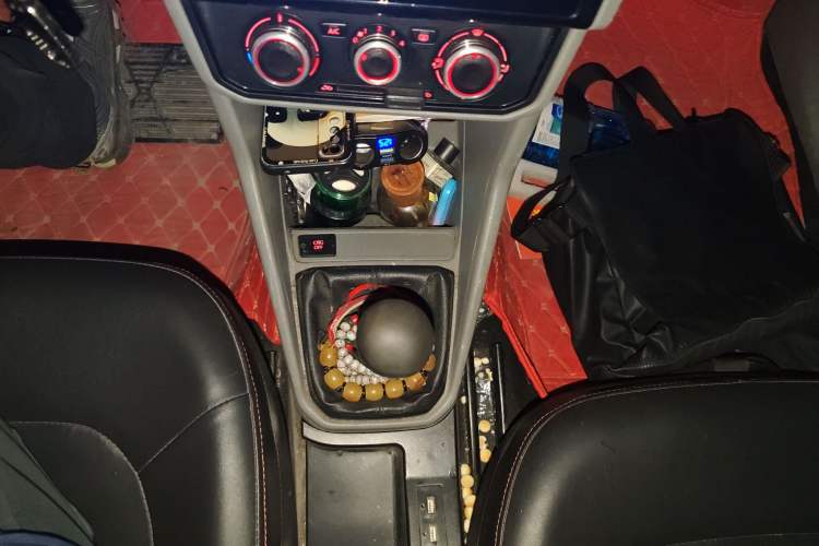 Used Volkswagen Jetta 2015 Value Edition 1.6L Manual Fashionable Style
