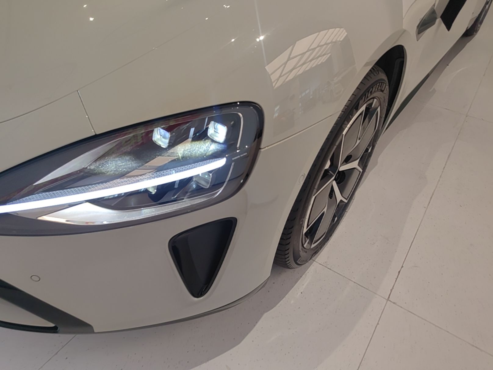 Xiaomi Auto SU7 2024 Rear-Drive Standard Founder Edition — снимка 8