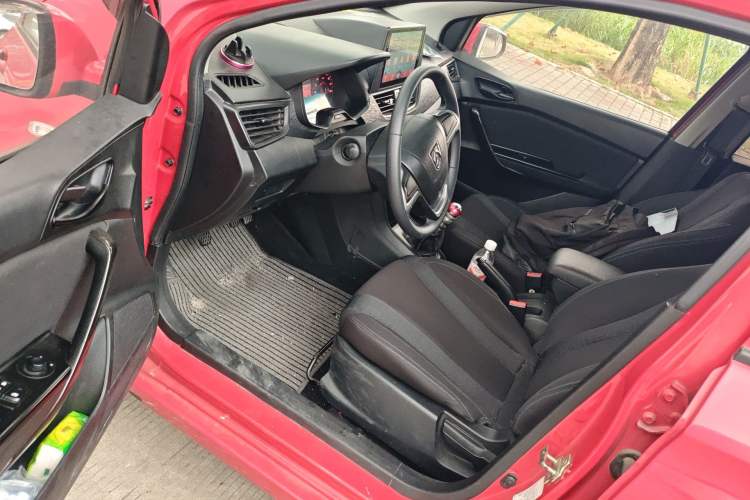 Used Baojun 310 2016 1.2L manual Comfort trim level
