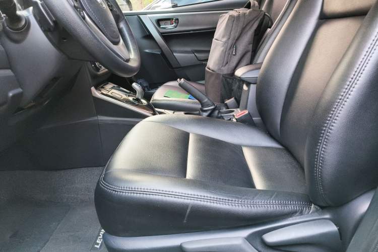 Used Toyota Levin 2016 Dual-Engine 1.8H GS E-CVT Elite Model with Sunroof