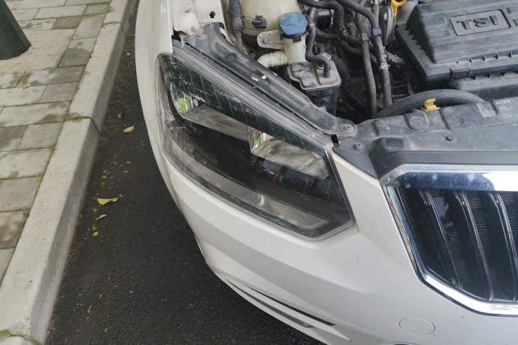 Used Skoda Yeti 2016 1.4TSI DSG Advanced Edition Right Front Headlight