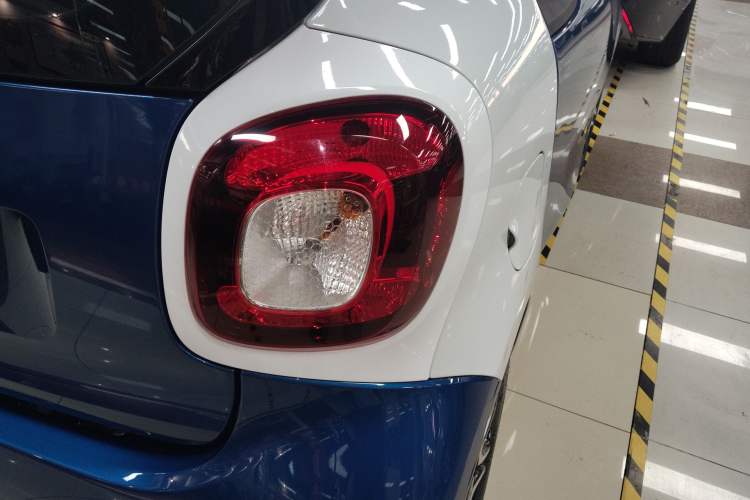 Used smart fortwo 2019 0.9T 66kW Hardtop Engine Version China VI Emission Standard
