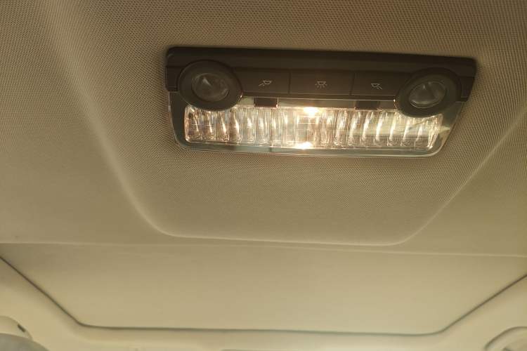 Used BMW 5 Series 2013 525Li Leading Model Headliner