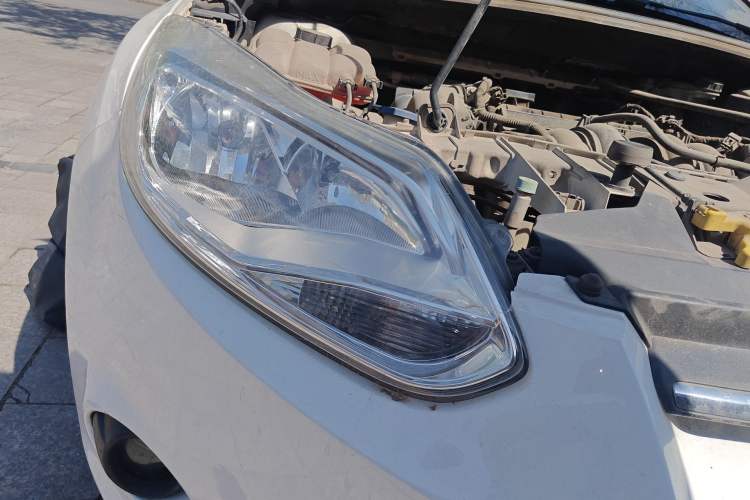 Used Ford Focus 2012 Hatchback 1.6L Automatic Comfort Model Right Front Headlight