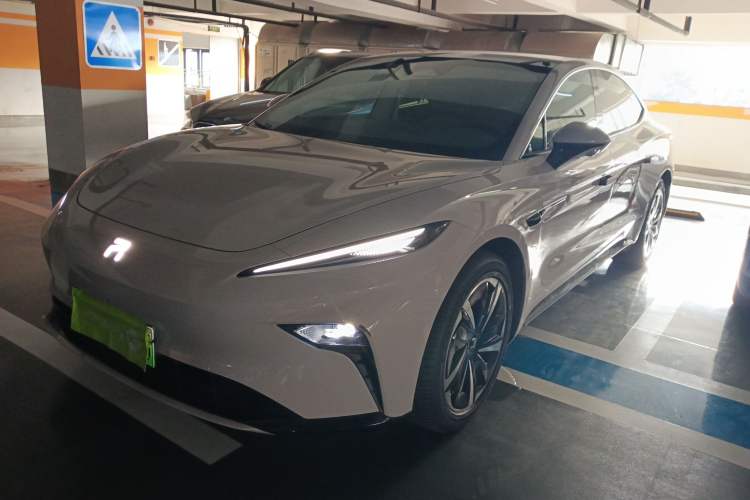 Used Rising R7 2023 Rear-Drive Screen King Edition