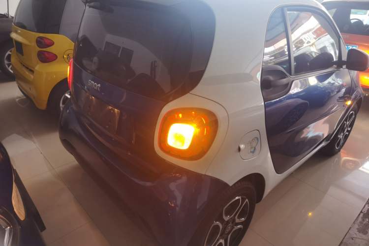 Used smart fortwo 2017 1.0L 52kW New Sound Special Edition China V Emission Standard
