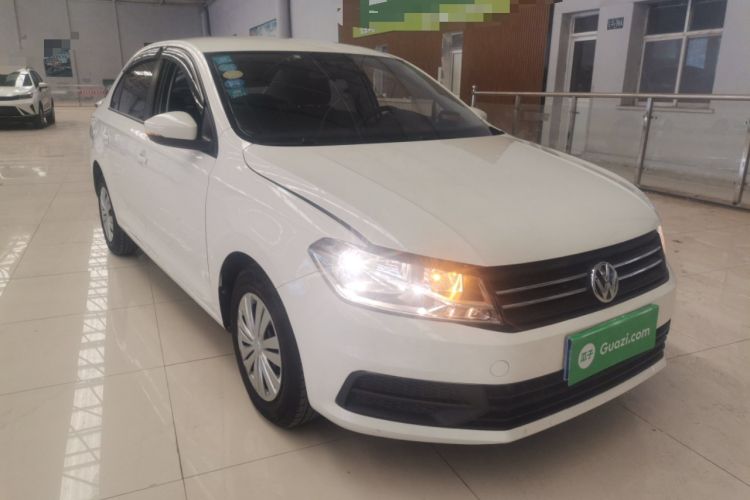 Used Volkswagen Santana 2016 1.6L Manual Fashion Edition Front Right 45 Deg