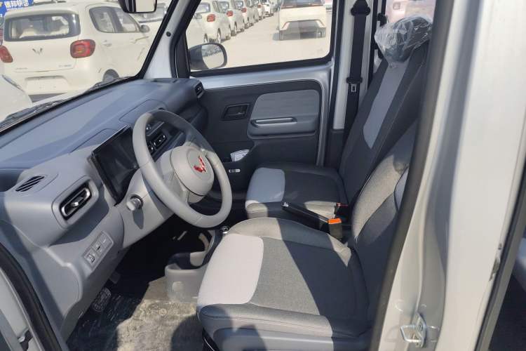 Used Wuling Zhiguang New Energy 2025 Model 305km Ambitious Edition