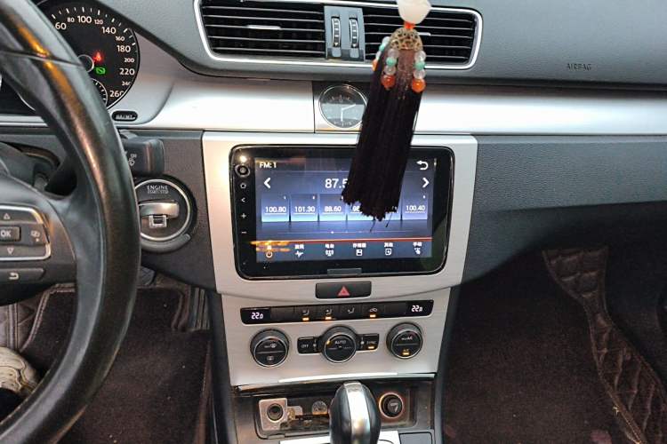 Used Volkswagen Magotan 2015 1.8TSI Advanced Model Audio And AC Panel