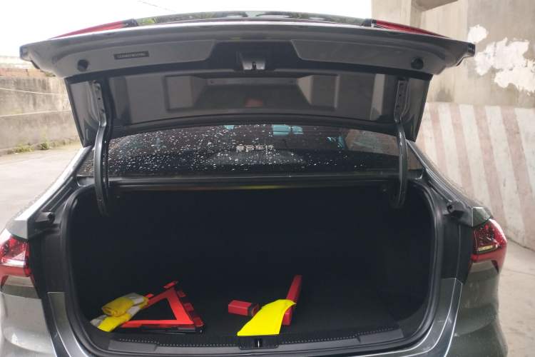 Used Roewe i5 2021 1.5L CVT Platinum Edition Trunk