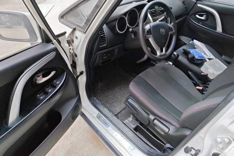 Used CHANGAN CX20 2014 1.4L IMT Sunroof Navigation Version China V Standard