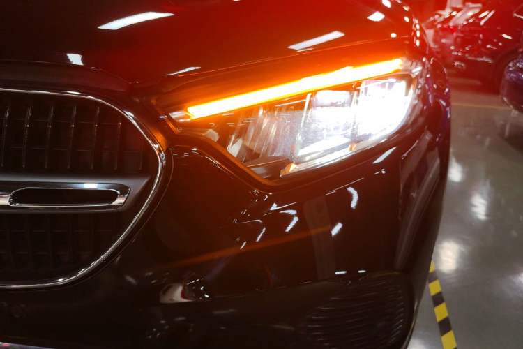 Used Mercedes-Benz GLC 2023 Facelift GLC 260 L 4MATIC Dynamic Version 5 Seats Left Front Headlight