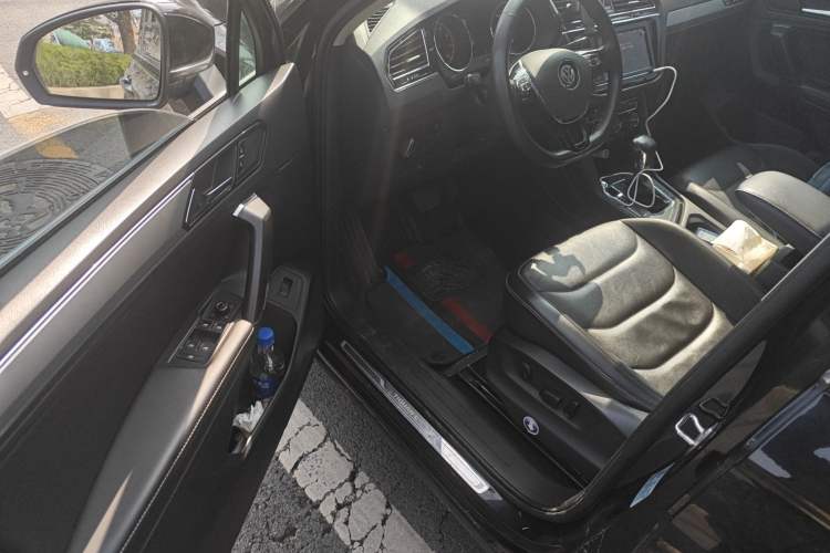 Used Volkswagen Tiguan L 2019 330TSI Automatic Two-Wheel Drive Smart Luxury Version China V Emission Standard
