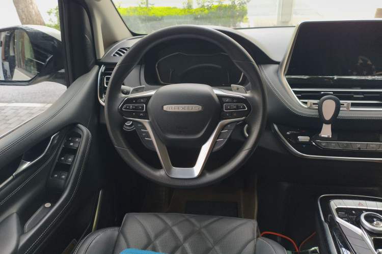 Used SAIC MAXUS G20 2023 Facelifted PLUS 2.0T Gasoline Automatic Luxury Edition